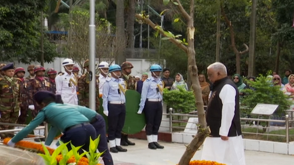 পিলখানা হত্যাকাণ্ডে শহীদদের প্রতি শ্রদ্ধা নিবেদন