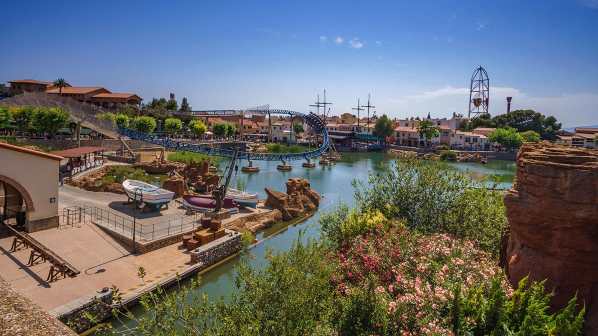 গাছ ভেঙে পড়লো রোলার কোস্টারের ওপর, আহত ১৪