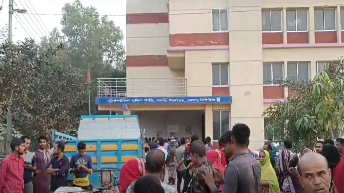 টাঙ্গাইলে পিকআপ-সিএনজির সংঘর্ষে নিহত ৪