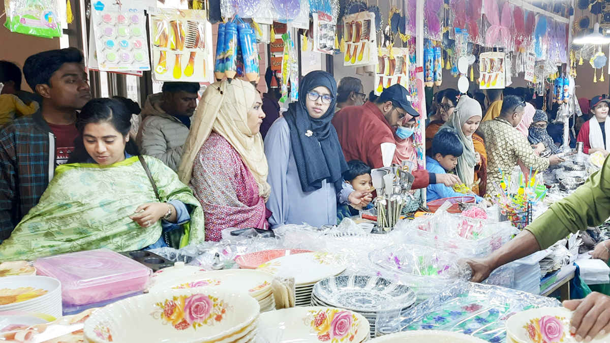 বাণিজ্য মেলার সময় বাড়ছে না