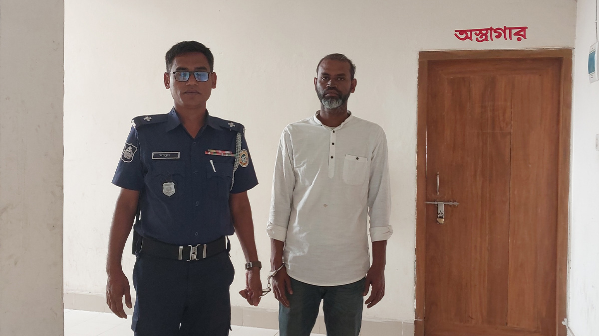 আইসক্রিম খাওয়ায় ৩ শিশুকে শিকলে বেঁধে নির্যাতন: সাবেক সেনা সদস্য গ্রেফতার