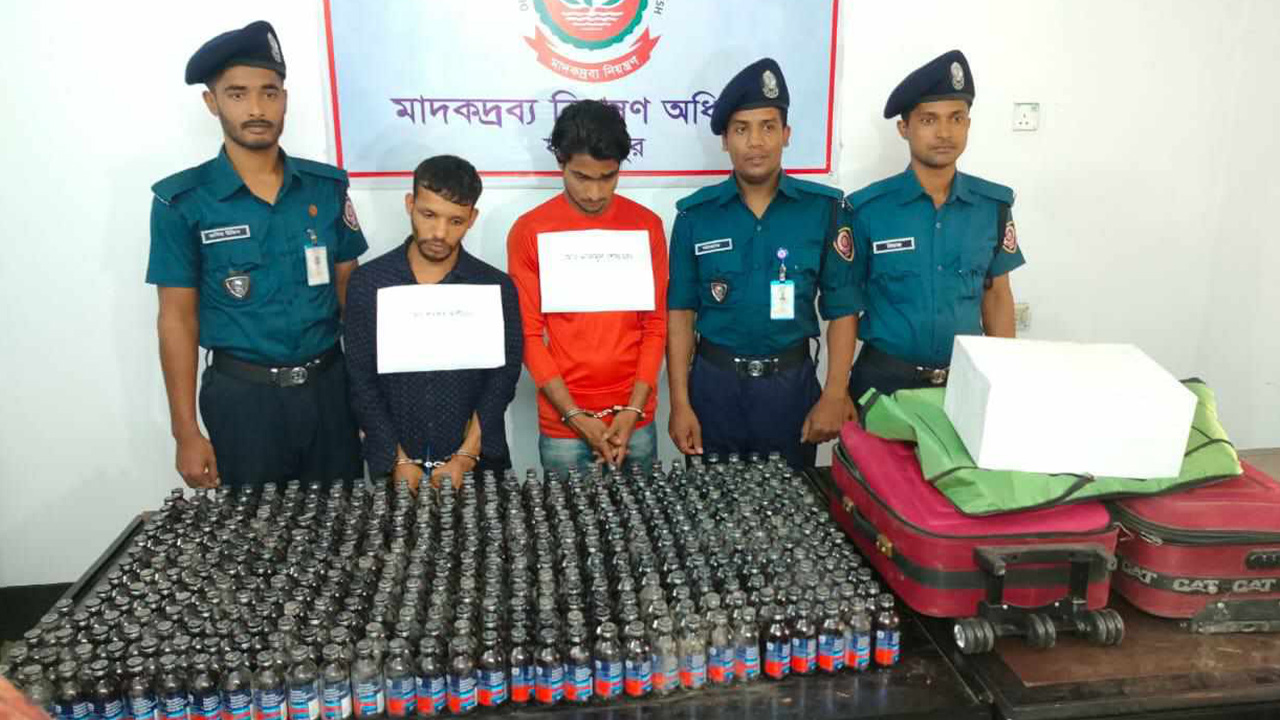 ফরিদপুরে ৪৪০ বোতল ফেনসিডিলসহ দুই মাদক কারবারি গ্রেফতার