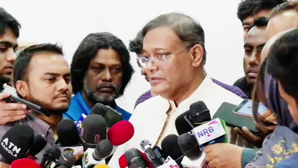 ‘জলদস্যুদের কবলে পড়া জাহাজের সঙ্গে তৃতীয়পক্ষের মাধ্যমে যোগাযোগের চেষ্টা চলছে’