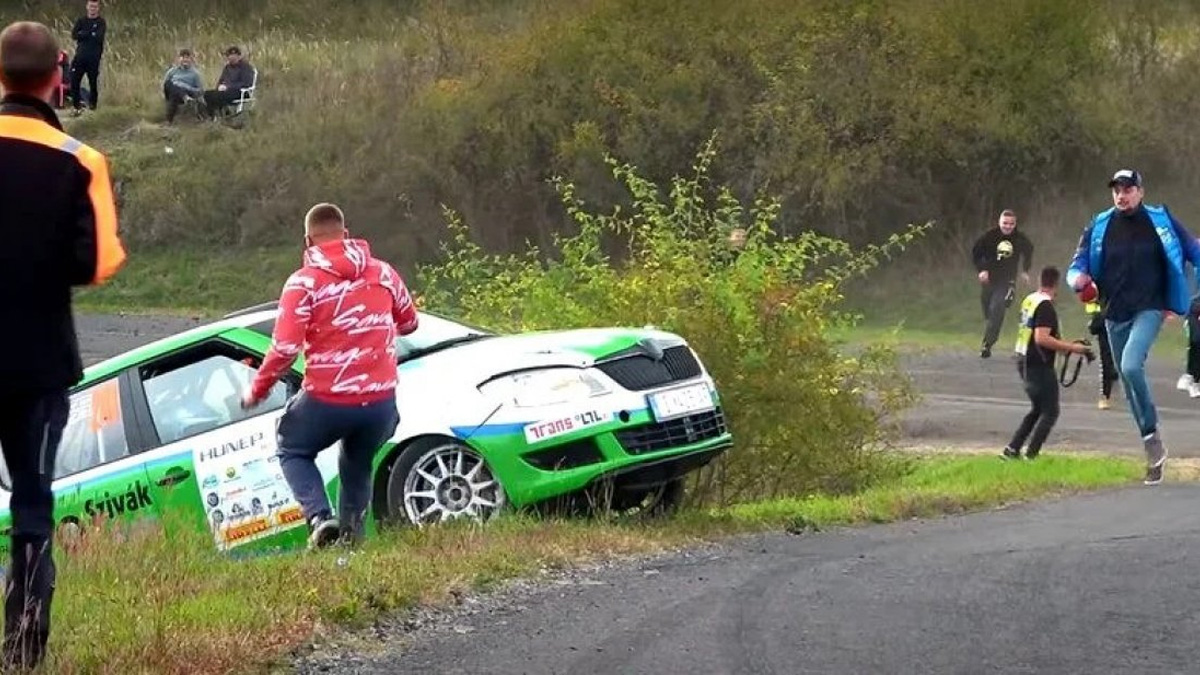 হাঙ্গেরিতে রেস কারের ধাক্কায় ৪ দর্শক নিহত