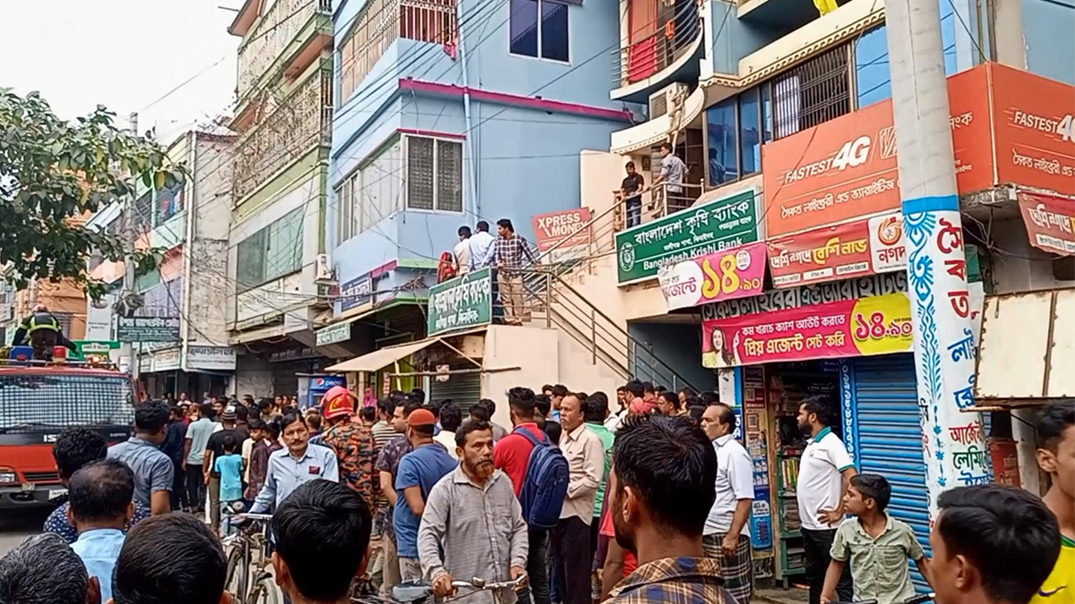 ঝিনাইদহে চারতলা ভবনে আগুন, স্কুলশিক্ষিকা দগ্ধ