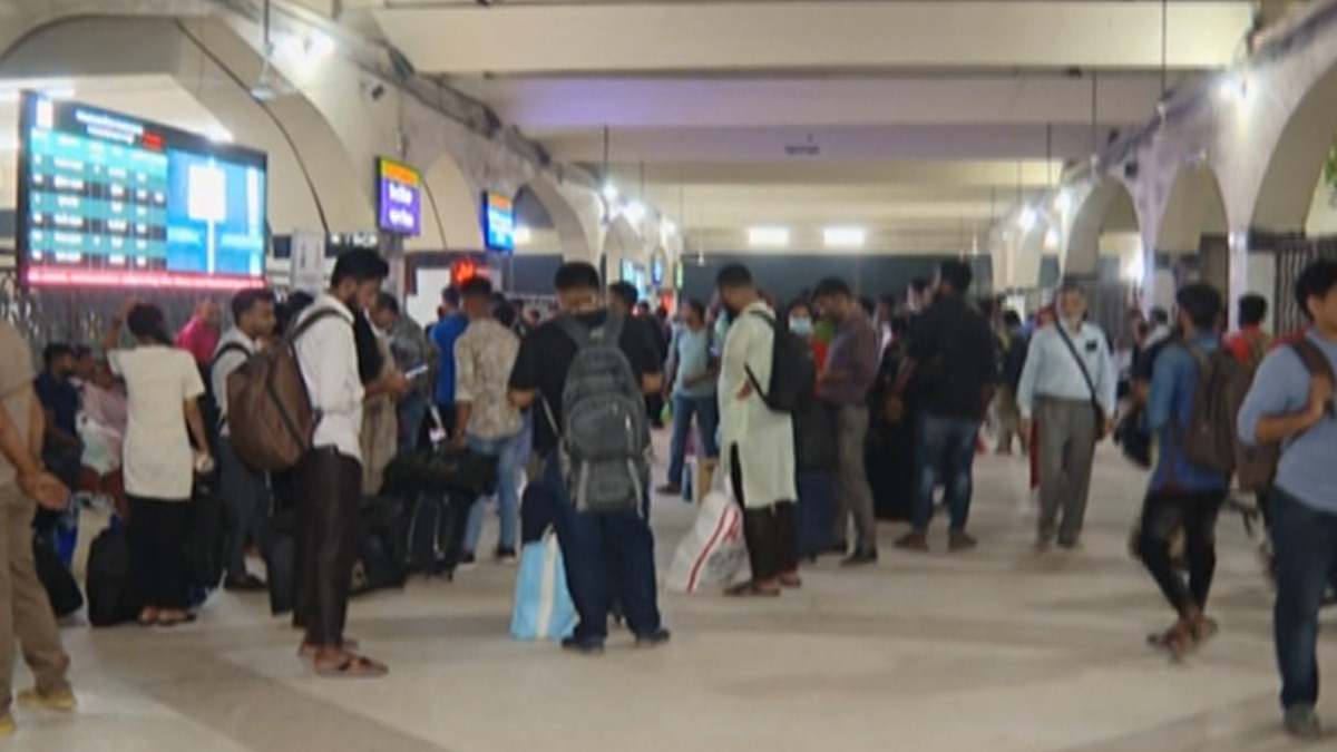 বিজয় এক্সপ্রেস লাইনচ্যুত: তূর্ণা এক্সপ্রেসের যাত্রা বাতিল, ভোগান্তিতে যাত্রীরা