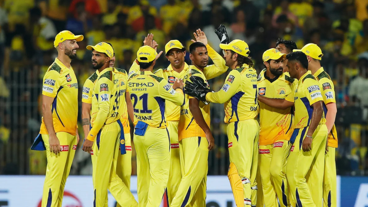 কোহলিকে ফেরালেন মোস্তাফিজ, একাই ভেঙে দিয়েছেন বেঙ্গালুরুর টপ অর্ডার