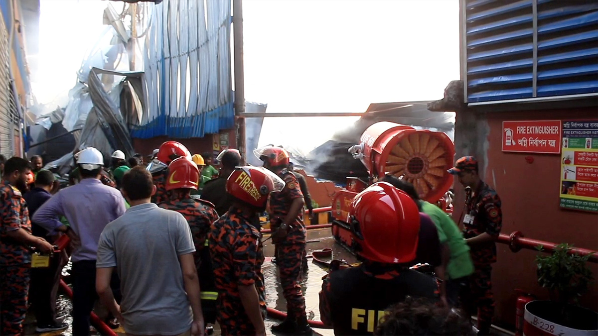 মুন্সিগঞ্জের কারখানার গোডাউনের আগুন নিয়ন্ত্রণে