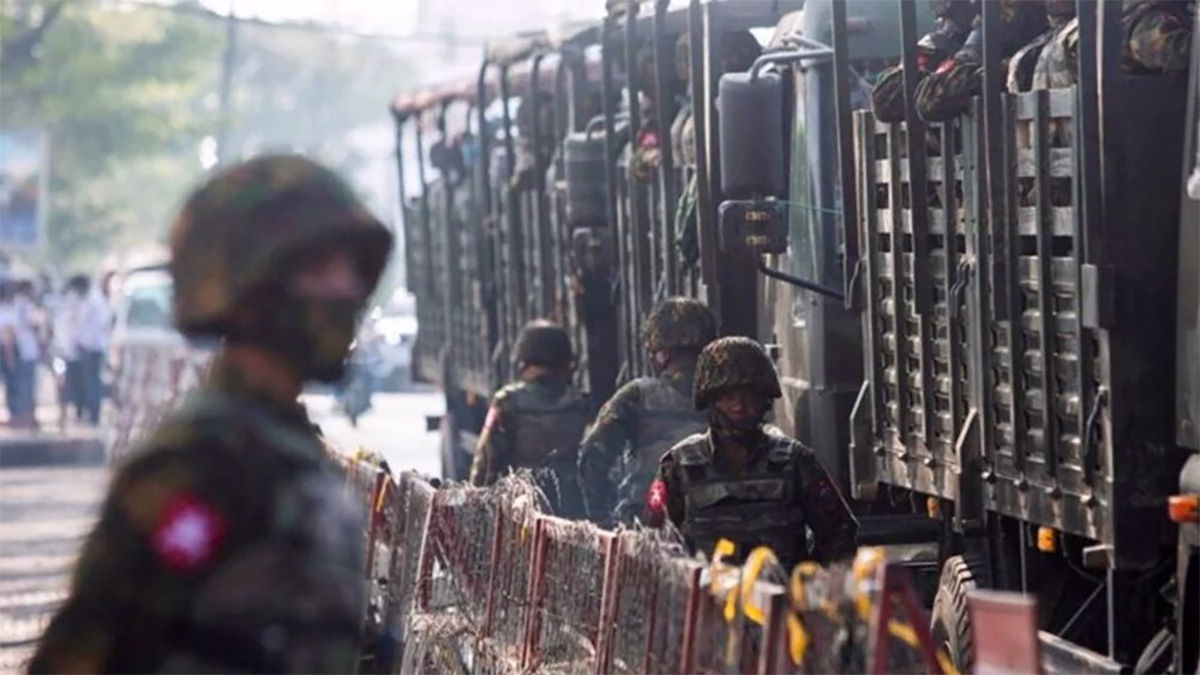 জান্তা বাহিনীর বিমান হামলায় নিহত ২০ রোহিঙ্গা