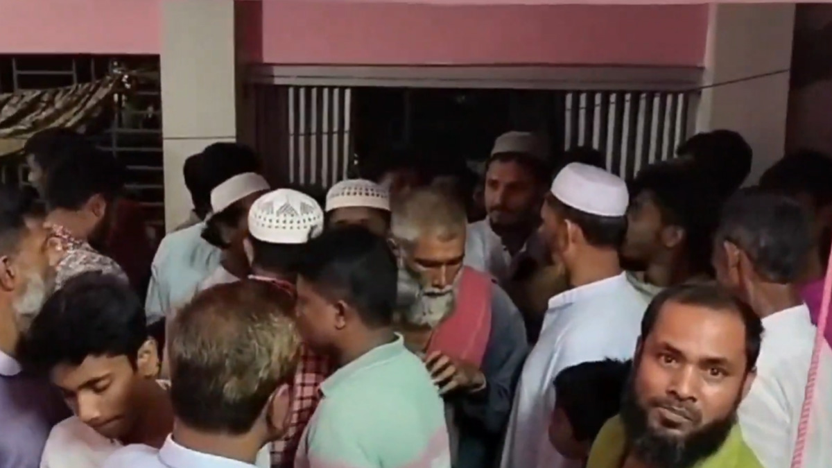 নরসিংদীতে নিজ বাড়ি থেকে নারীর গলা কাটা মরদেহ উদ্ধার