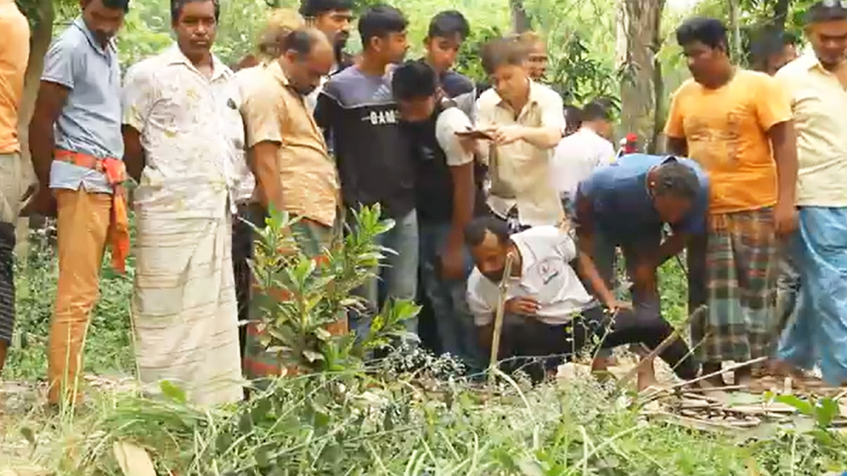 পাবনায় কবরস্থান থেকে ১৫ কঙ্কাল চুরি