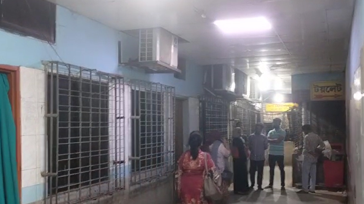 টাকার অভাবে ওষুধ কিনতে না পেরে পেটে ছুরি ঢুকিয়ে রোগীর আত্মহত্যা