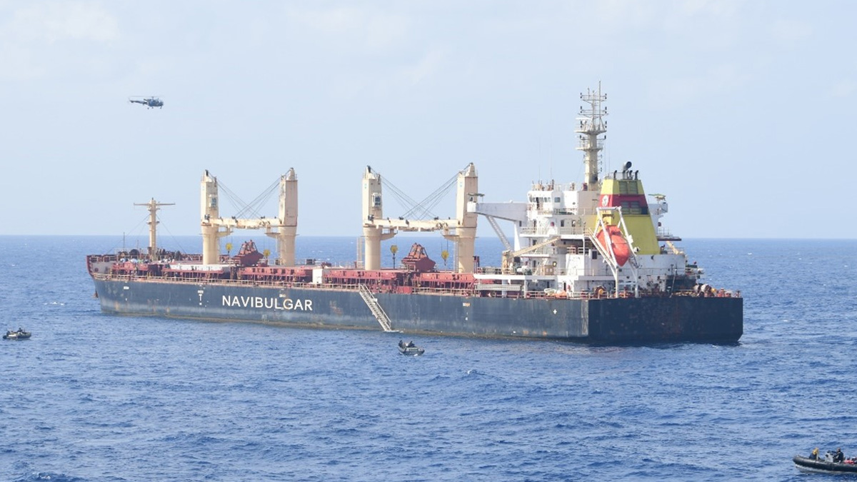 সোমালিয়ান জলদস্যুদের দখলকৃত জাহাজ ‘এমভি রুয়েন’ থেকে ১৭ নাবিক উদ্ধার