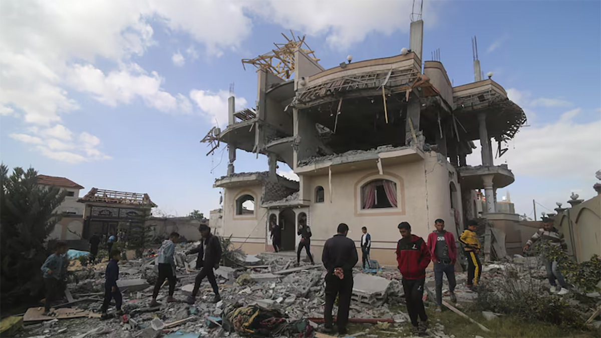 সিরিয়ায় ইসরায়েলের বিমান হামলায় নিহত ৩৮