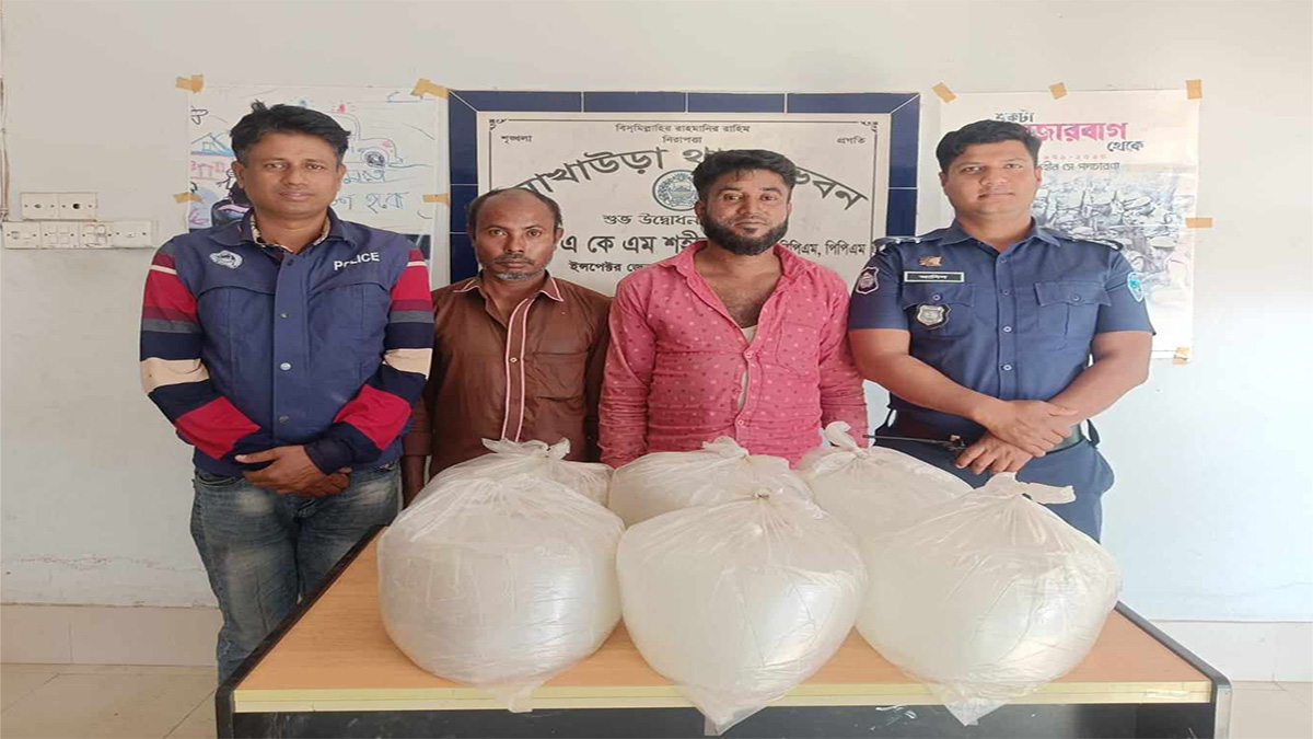 আখাউড়ায় চোলাই মদসহ দুই কারবারি গ্রেফতার