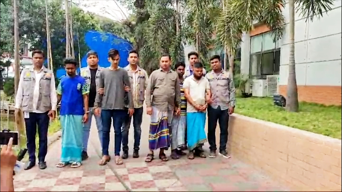 ডিবি পরিচয়ে ছিনতাই করতো তারা