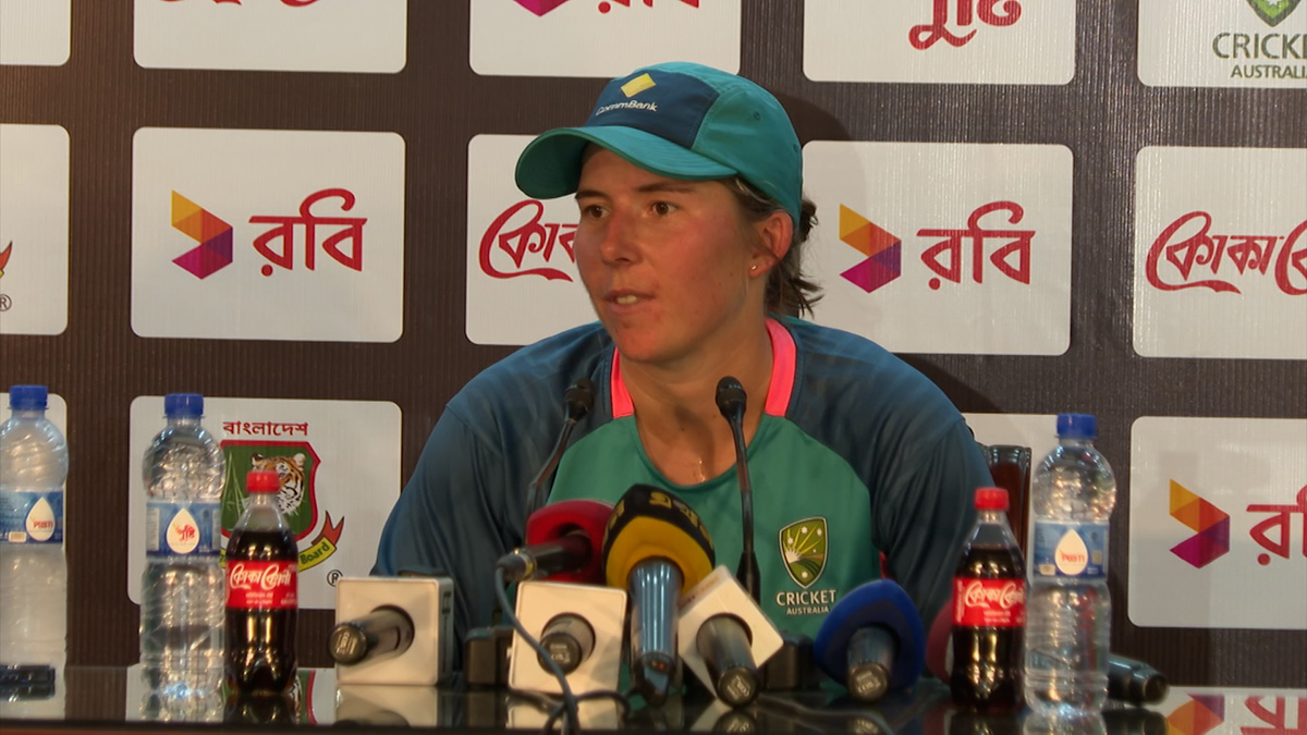 টেস্ট খেলতে ঘরোয়া কাঠামোর উন্নতি করতে হবে: ওয়ারহাম