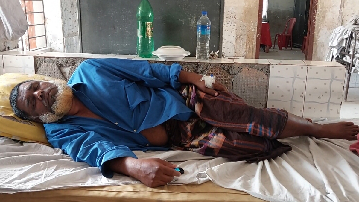 আওয়ামী লীগ নেতাকে পিটিয়ে হাসপাতালে পাঠালো বিএনপি নেতা