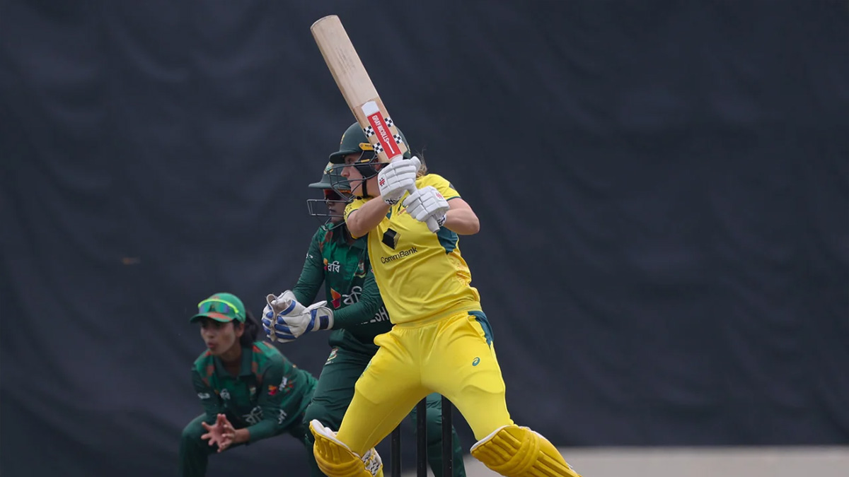 জয়ের জন্য বাংলাদেশকে ২১৪ রানের লক্ষ্য ছুঁড়ে দিল অস্ট্রেলিয়া