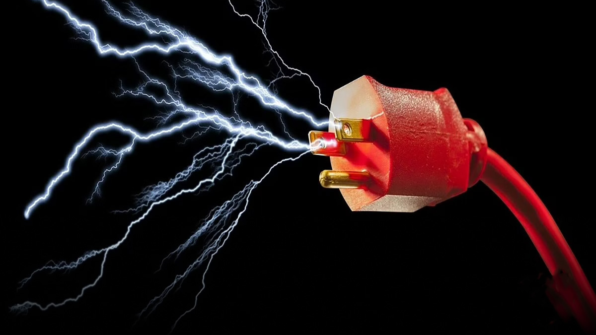 বাড়ির সবাই কাজে ব্যস্ত, বিদ্যুতের সুইচে হাত দিয়ে শিশুর মৃত্যু