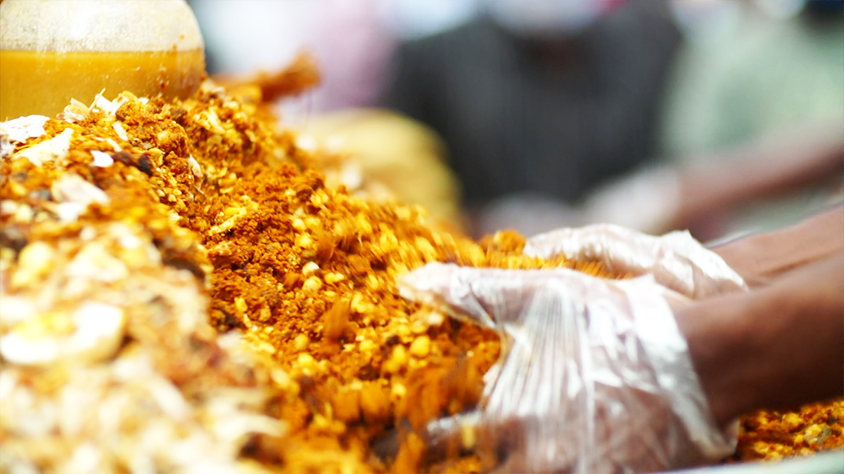 ‘বড় বাপের পোলায় খায়’: এই ইফতার বিক্রি শুরু কবে থেকে?