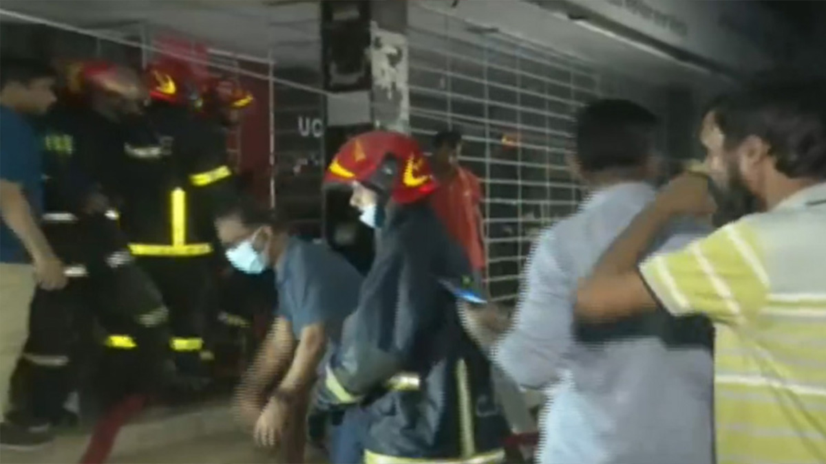 চট্টগ্রামের নিউমার্কেট এলাকায় ভবনের আগুন নিয়ন্ত্রণে