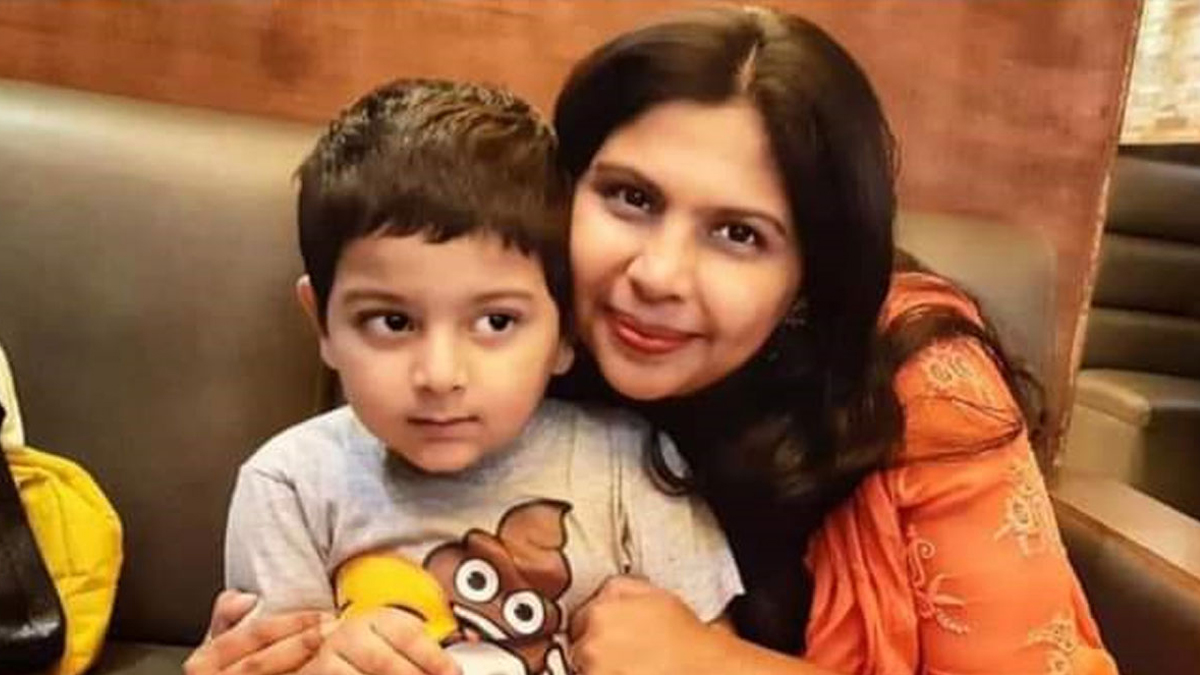 সন্তান ও স্বজনদের বাঁচিয়ে মারা যাওয়া এশার দাফন সম্পন্ন