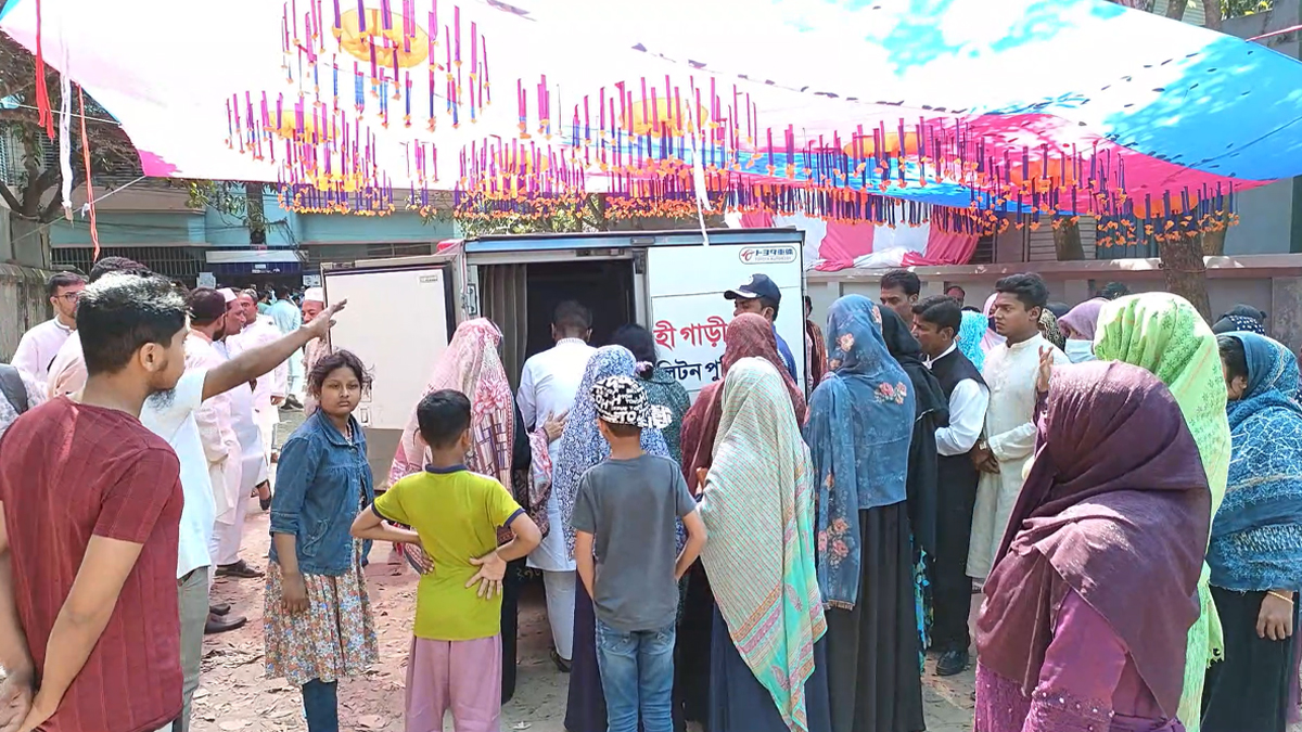 অগ্নিকাণ্ডে নিহত বুয়েট শিক্ষার্থী লামিসার বাড়িতে শোকের মাতম