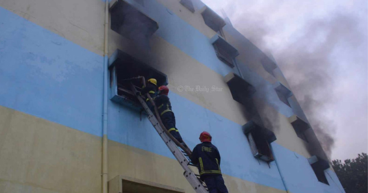 চট্টগ্রামের বায়েজিদে জুতা কারখানায় আগুন, নিয়ন্ত্রণে ৯ ইউনিট