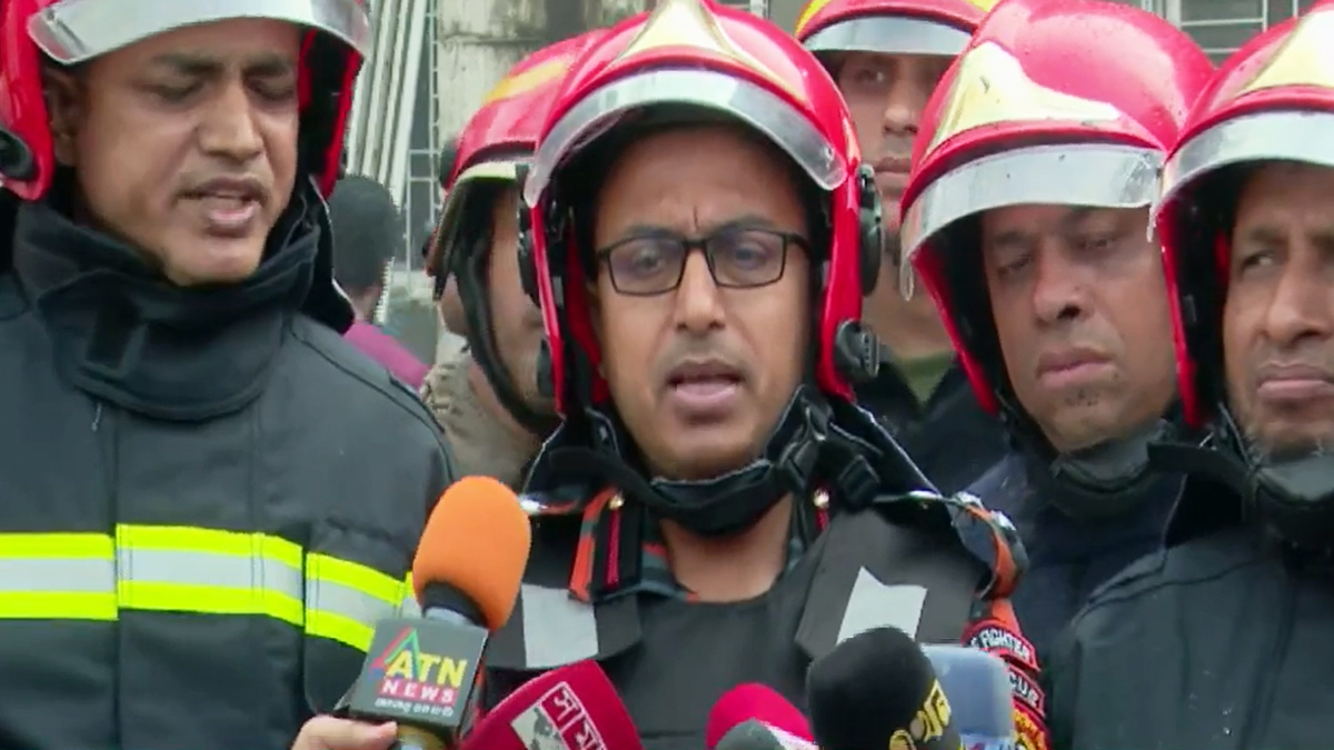 ৮ ঘণ্টায়ও আগুন পুরোপুরি নেভাতে না পারার কারণ জানালো ফায়ার সার্ভিস