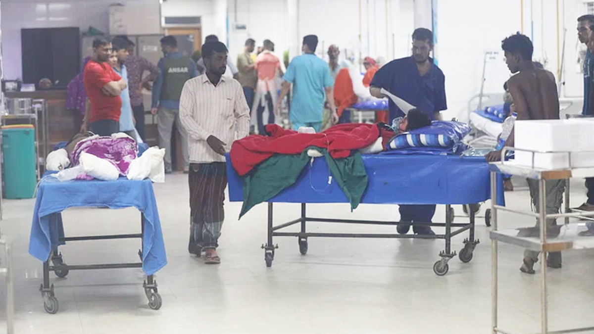 সিলিন্ডার বিস্ফোরণ: বার্ন ইউনিটে ৩২, শরীরের অর্ধেকের বেশি অংশ পুড়ে গেছে ১৫ জনের