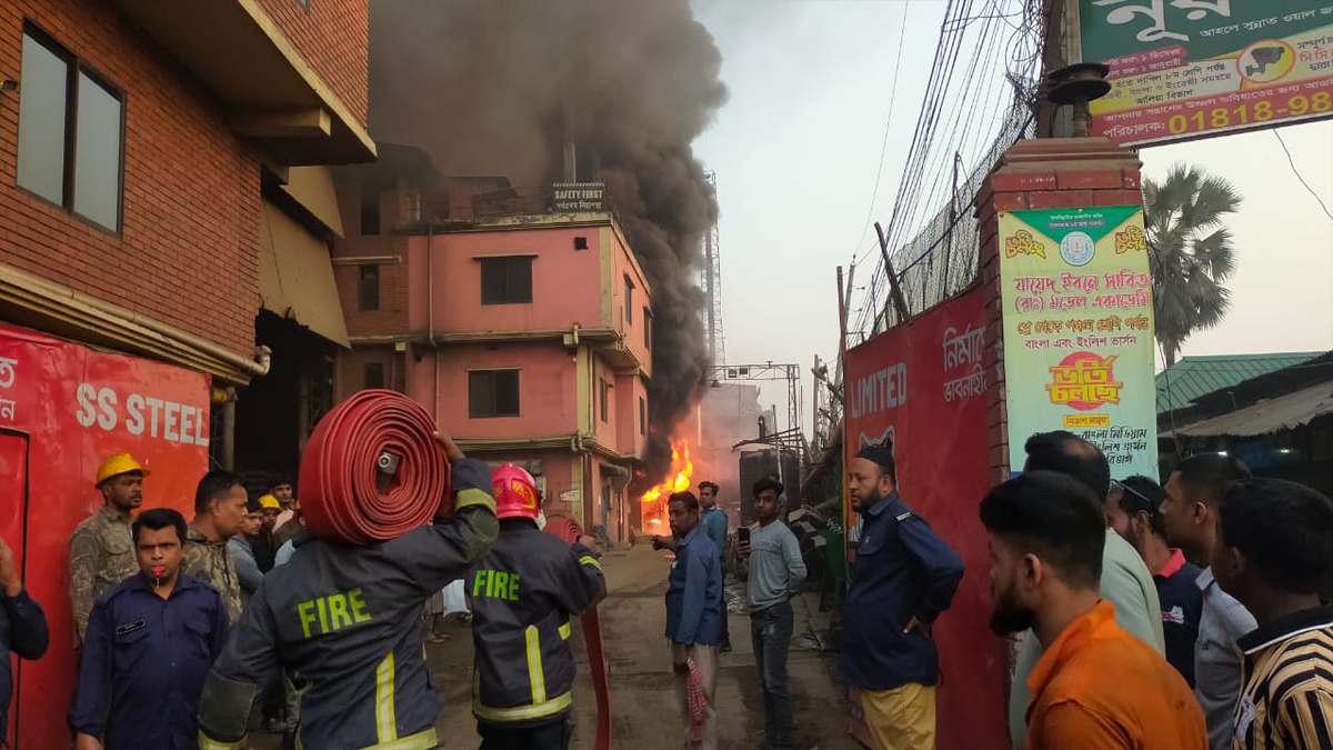 গাজীপুরে স্টিল মিলের বৈদ্যুতিক ট্রান্সফরমারে আগুন