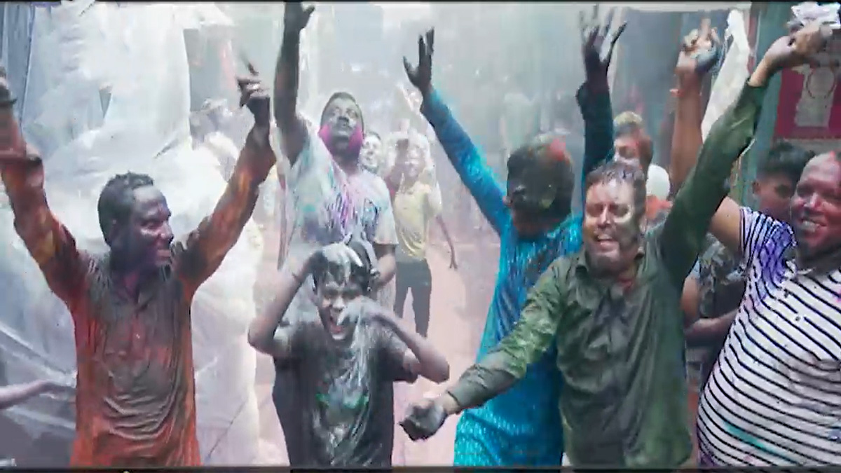 দোল উৎসবে রঙিন পুরান ঢাকা