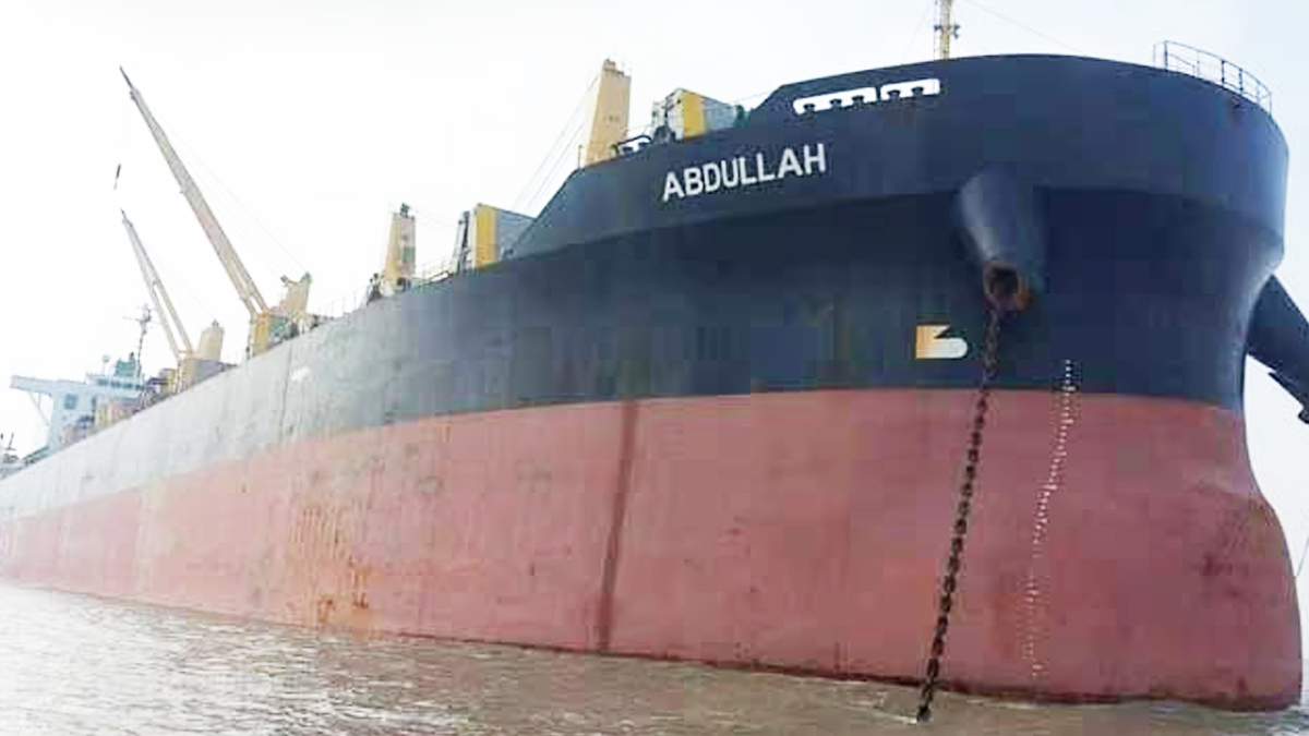 ‘আশপাশে নেভি জাহাজ দেখলেই মাথায় অস্ত্র ঠেকাচ্ছে ওরা’