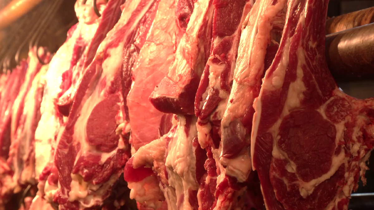 মাংসের দাম ১০০ টাকা বাড়িয়ে দিলেন খলিল