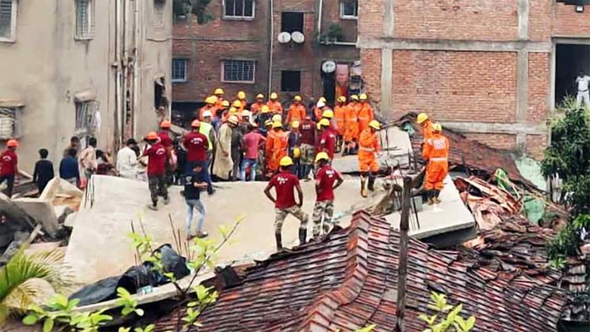 কলকাতায় ভবন ধস: শেষ হয়নি উদ্ধারকাজ