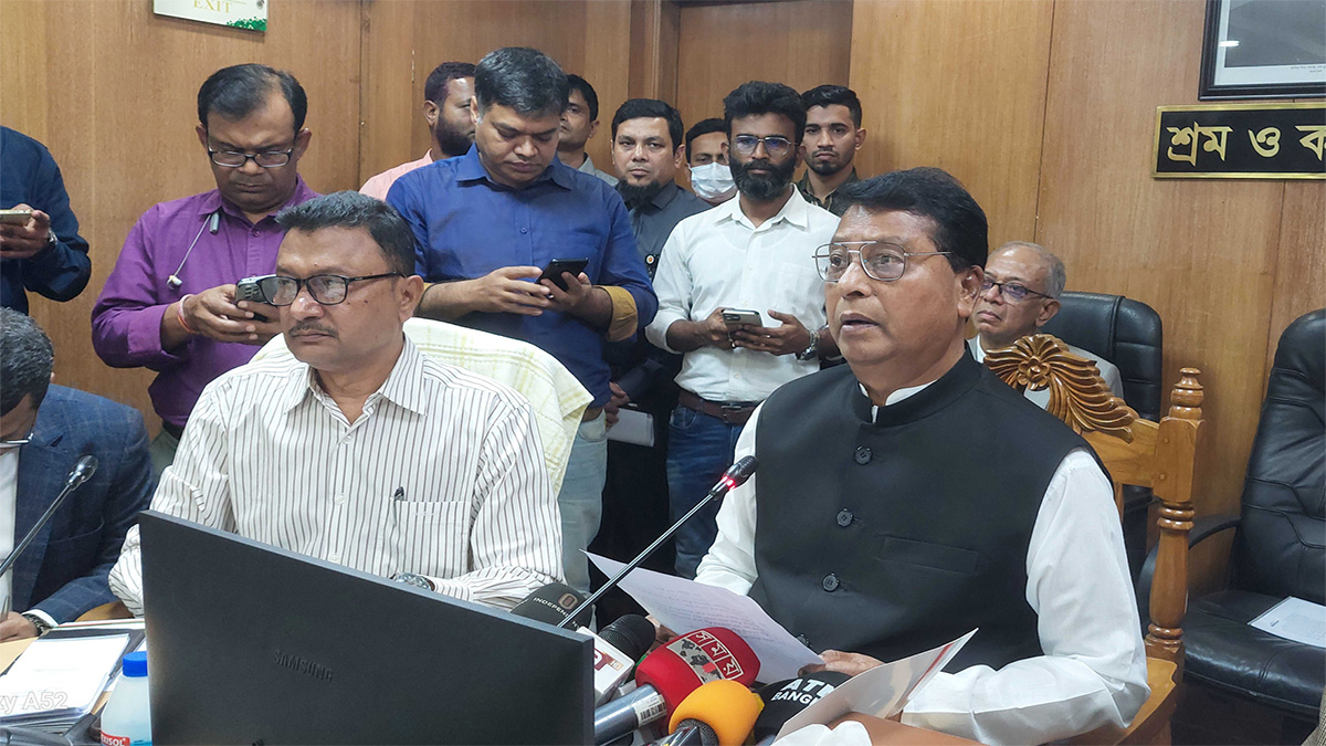 ‘শ্রমিকরা যেন রাস্তায় না নামে, ঈদের আগে বেতন-বোনাস দিতে হবে’