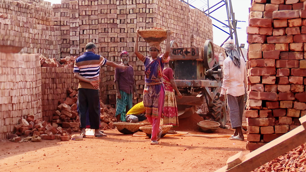 টানাপোড়েন আর কতদিন? নানামুখী সঙ্কটে হাঁসফাঁস অবস্থায় মানুষ