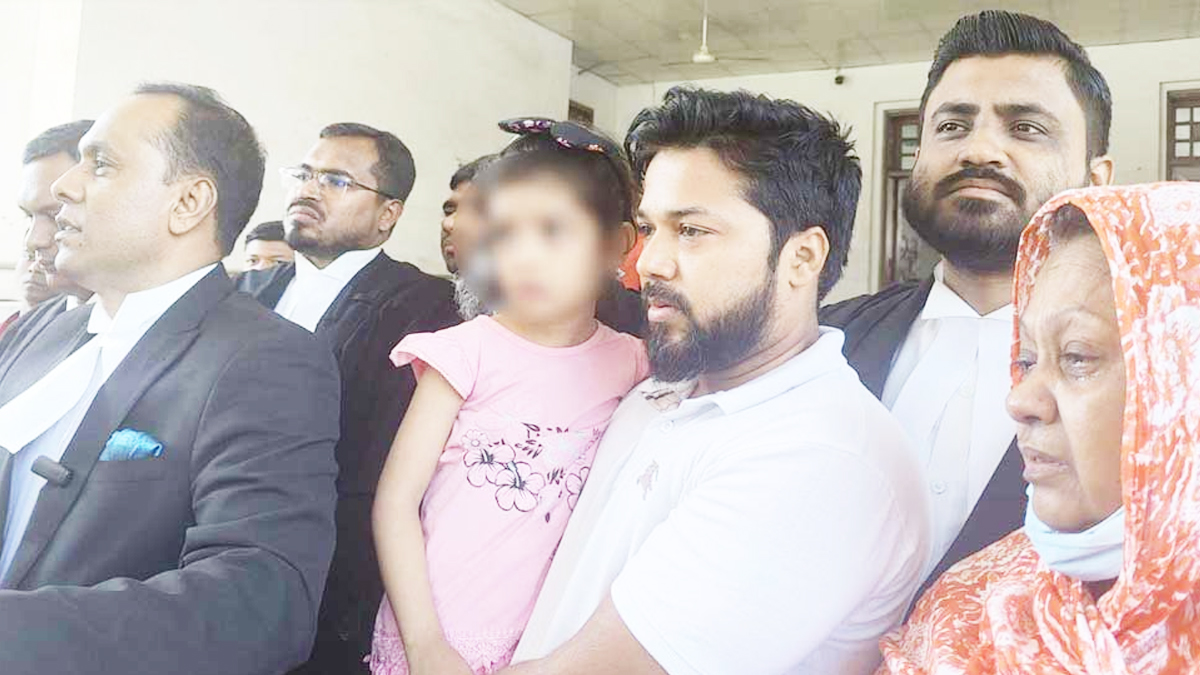 জামিন পেলেন মানববন্ধন করা সেই শিশুদের মা