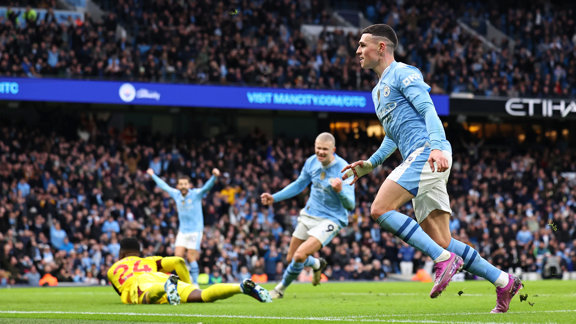 ফোডেনের জোড়া গোলে ‘ম্যানচেস্টার ডার্বি’ জিতলো সিটি