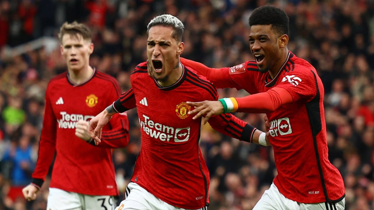 ৭ গোলের নাটকীয় ম্যাচে লিভারপুলকে হারিয়ে এফএ কাপের সেমিতে ইউনাইটেড