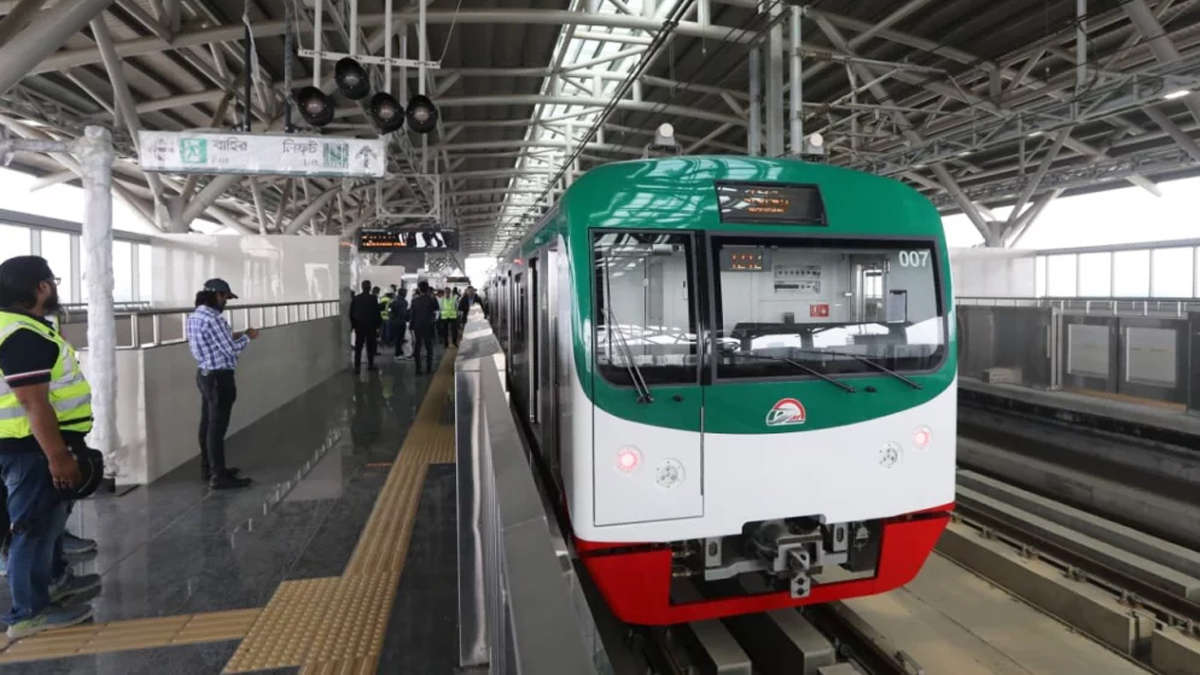 বিদ্যুৎ বিভ্রাটে বন্ধ মেট্রোরেল চলাচল!