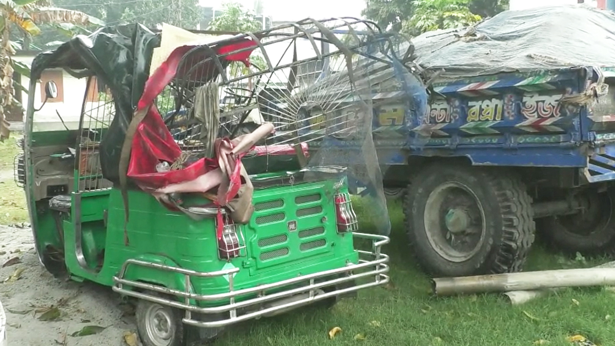 নীলফামারীতে সড়ক দুর্ঘটনায় নিহত ২