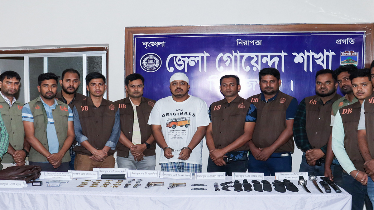 ছাত্রকে গুলি করা সেই শিক্ষকের দুটি পিস্তলই অবৈধ