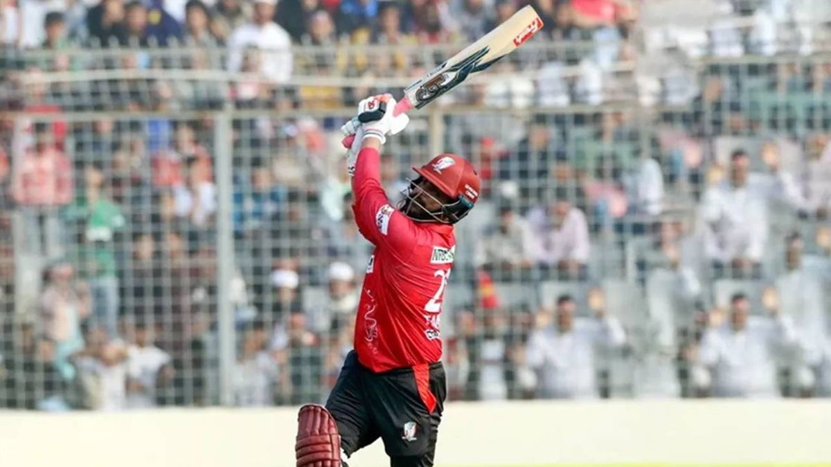 প্রথমবারের মতো বিপিএলের প্লেয়ার অব দ্য টুর্নামেন্টের পুরস্কার জিতলেন তামিম