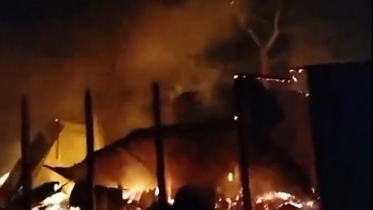 টাঙ্গাইলে ভয়াবহ আগুন, নিঃস্ব ৬ পরিবার