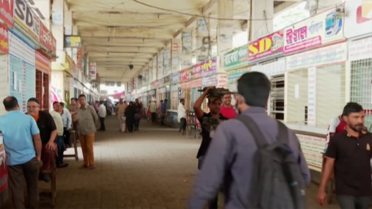 ট্রেনের অনলাইন টিকিট কেনার চেষ্টায় রেকর্ড, ফাঁকা বাস কাউন্টার