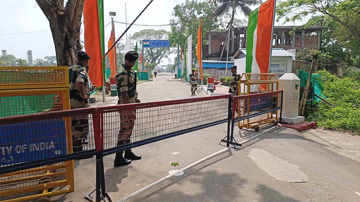 আগরতলায় সার্ভার জটিলতা, আখাউড়া ইমিগ্রেশনে ভোগান্তিতে যাত্রীরা