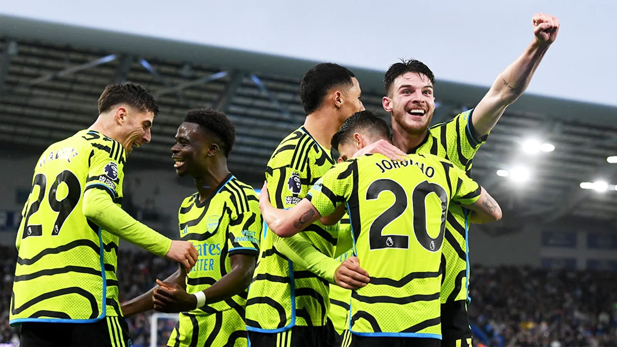 সিটি-লিভারপুলকে টপকে শীর্ষে আর্সেনাল