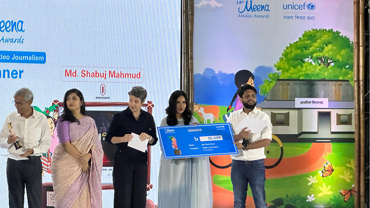 মীনা মিডিয়া অ্যাওয়ার্ডস পেলেন যমুনা টিভির বনি আমিনসহ ১২ সাংবাদিক